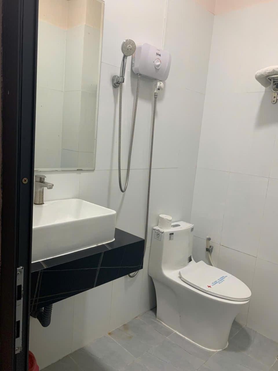 הו צ'י מין סיטי Ha Long Hotel מראה חיצוני תמונה