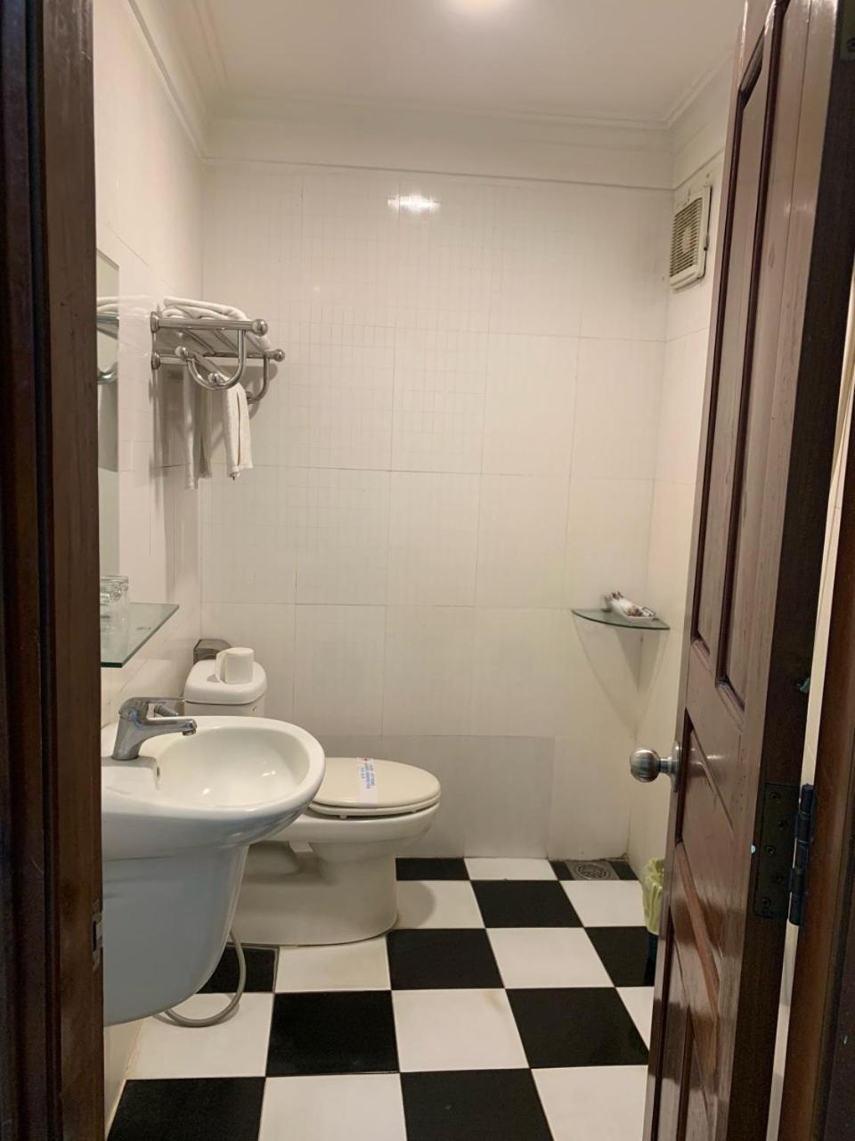 הו צ'י מין סיטי Ha Long Hotel מראה חיצוני תמונה
